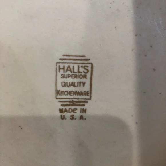 Vintage Hall’s Superior Kitchenware Casserole - Picture 5 of 12